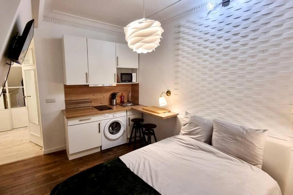 Champs-Elysees - Suite For 2 People Париж Екстериор снимка