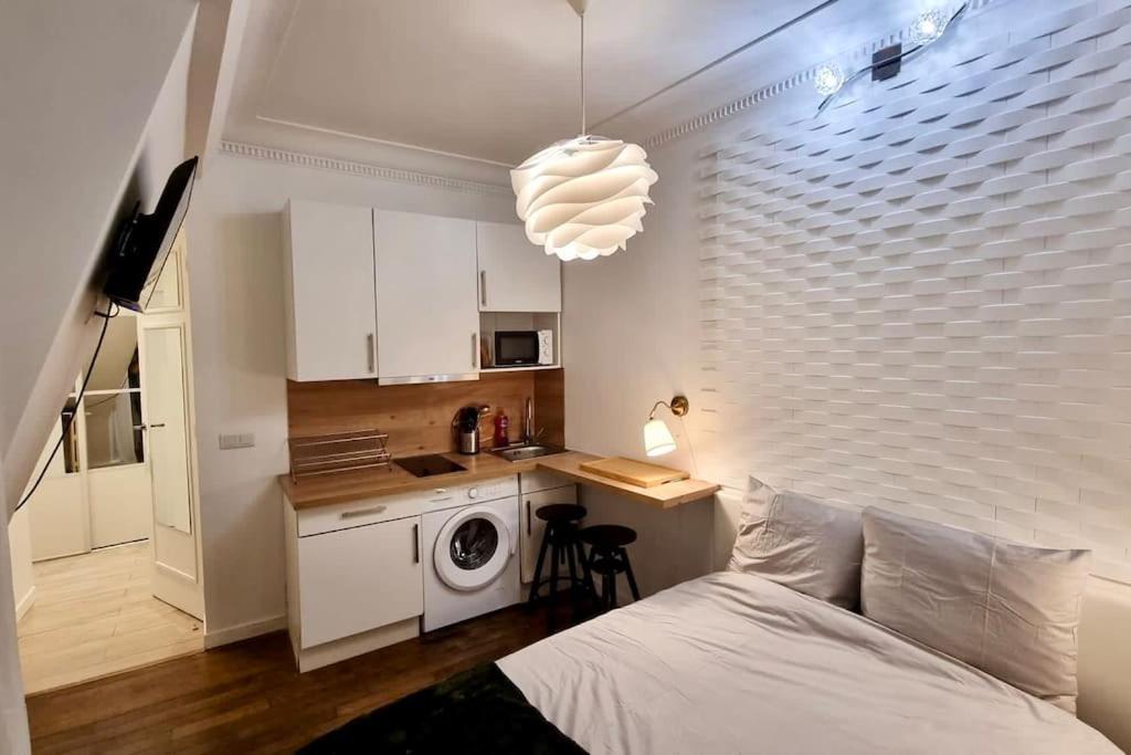 Champs-Elysees - Suite For 2 People Париж Екстериор снимка